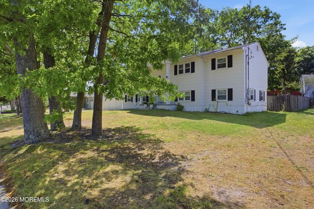 111 Oak Ridge Parkway, Toms River, NJ 08755