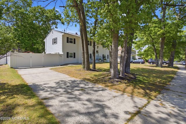 111 Oak Ridge Parkway, Toms River, NJ 08755