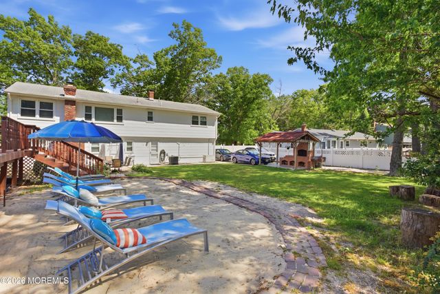 111 Oak Ridge Parkway, Toms River, NJ 08755