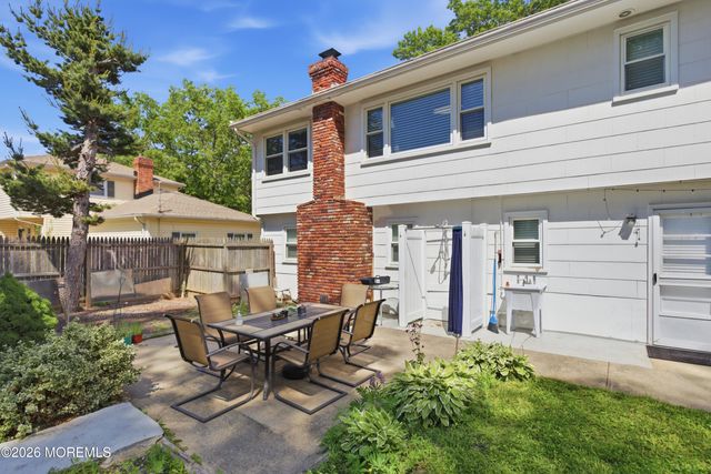 111 Oak Ridge Parkway, Toms River, NJ 08755