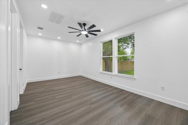 428 Neyland Street, Houston, TX 77022