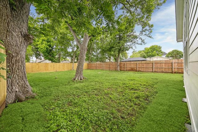 428 Neyland Street, Houston, TX 77022