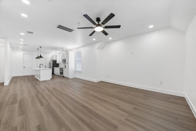 428 Neyland Street, Houston, TX 77022