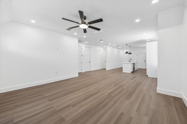 428 Neyland Street, Houston, TX 77022