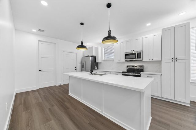 428 Neyland Street, Houston, TX 77022