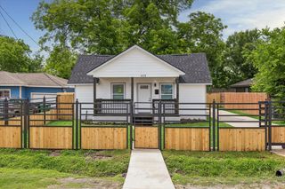 428 Neyland Street, Houston, TX 77022