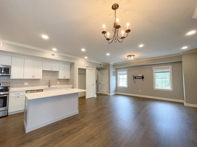 862 Washington St. 3, Norwood, MA 02062