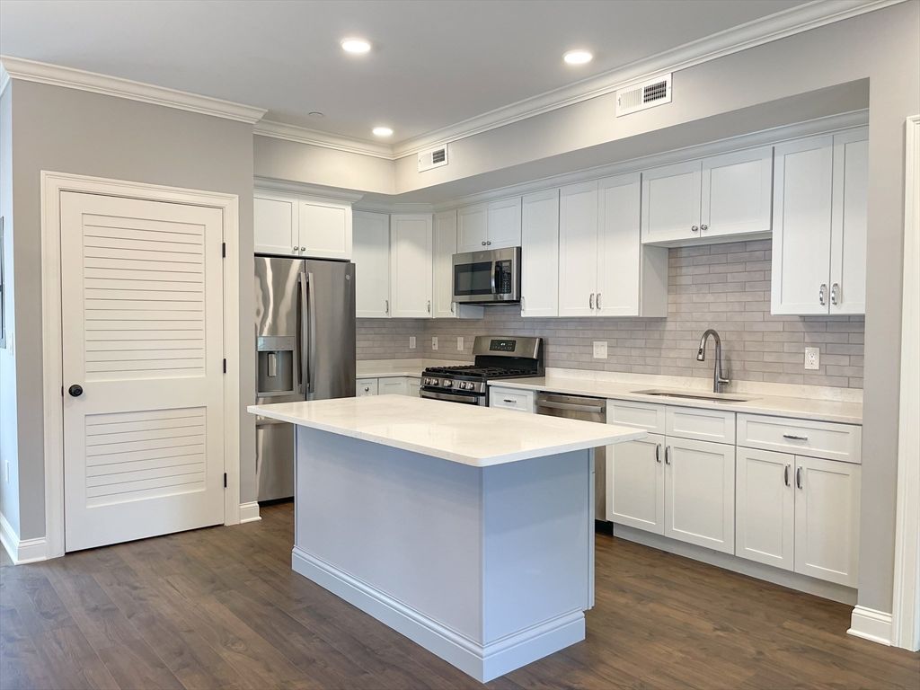 862 Washington St. 3, Norwood, MA 02062
