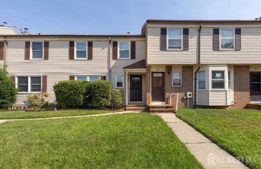 3 Tiger Lilly Court, Sayreville, NJ 08872
