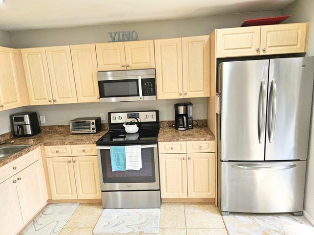 520 N Southridge Road N, Delray Beach, FL 33444