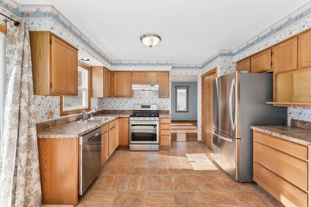 621 E Mary LANE, Oak Creek, WI 53154