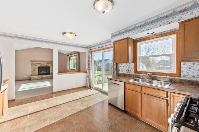 621 E Mary LANE, Oak Creek, WI 53154