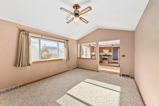 621 E Mary LANE, Oak Creek, WI 53154