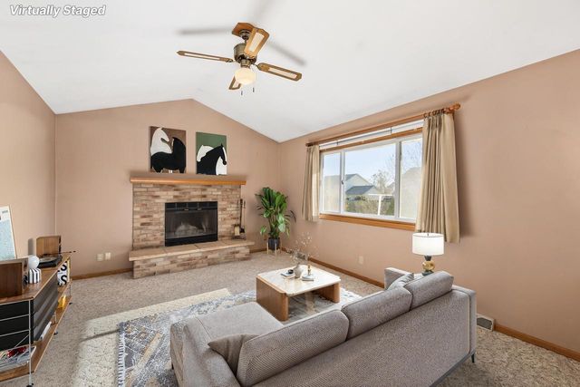 621 E Mary LANE, Oak Creek, WI 53154