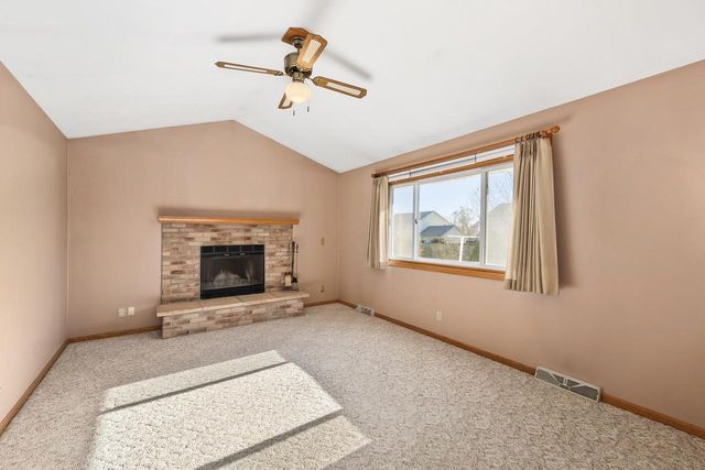 621 E Mary LANE, Oak Creek, WI 53154