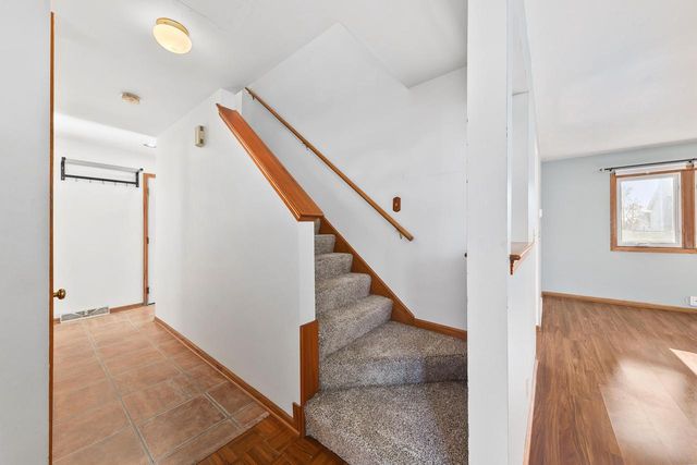 621 E Mary LANE, Oak Creek, WI 53154