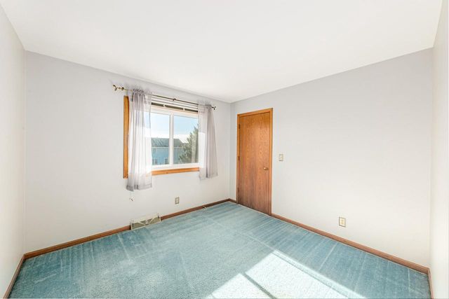 621 E Mary LANE, Oak Creek, WI 53154