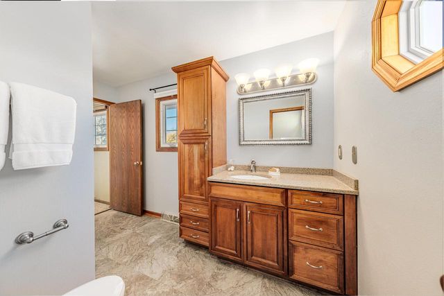 621 E Mary LANE, Oak Creek, WI 53154