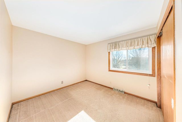 621 E Mary LANE, Oak Creek, WI 53154