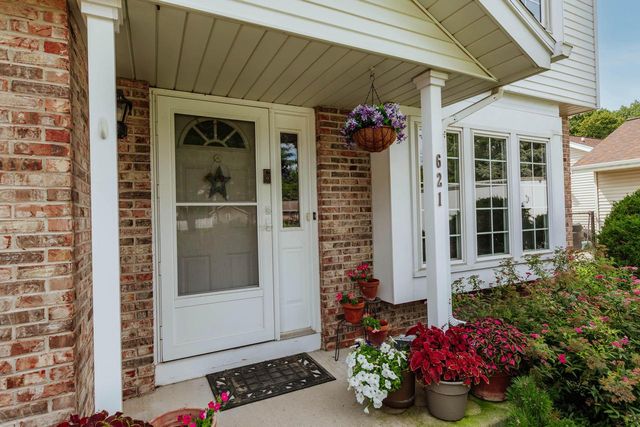 621 E Mary LANE, Oak Creek, WI 53154