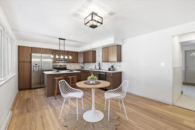 1237 E CALUMET STREET, Appleton, WI 54915