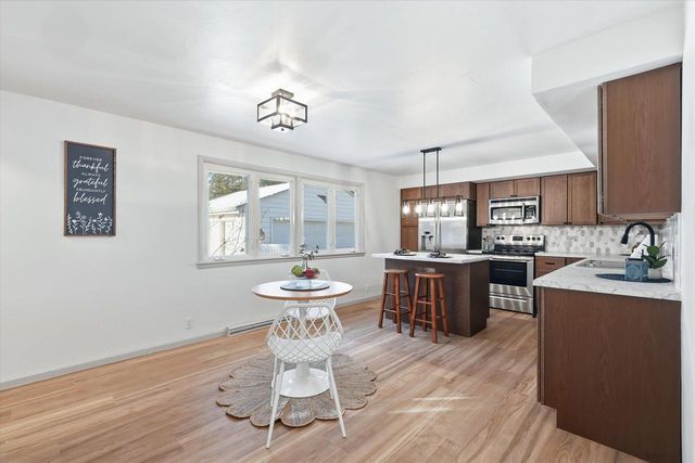 1237 E CALUMET STREET, Appleton, WI 54915