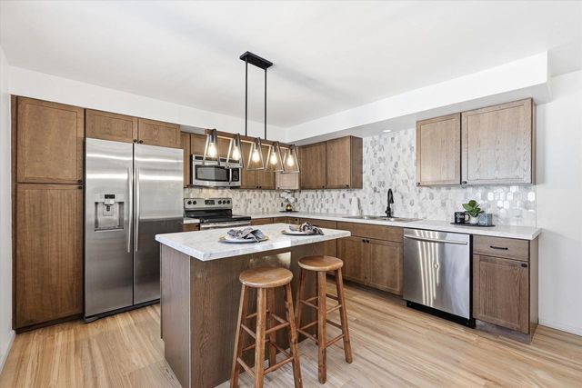 1237 E CALUMET STREET, Appleton, WI 54915