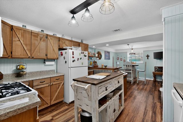 202 Senter Valley Road, Irving, TX 75060