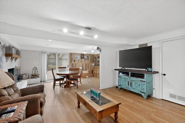 202 Senter Valley Road, Irving, TX 75060