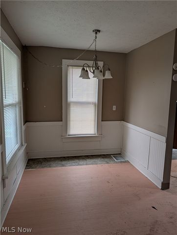 225 W Ohio Avenue, Sebring, OH 44672
