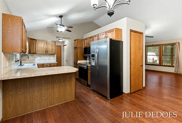 17722 148th Avenue, Spring Lake, MI 49456