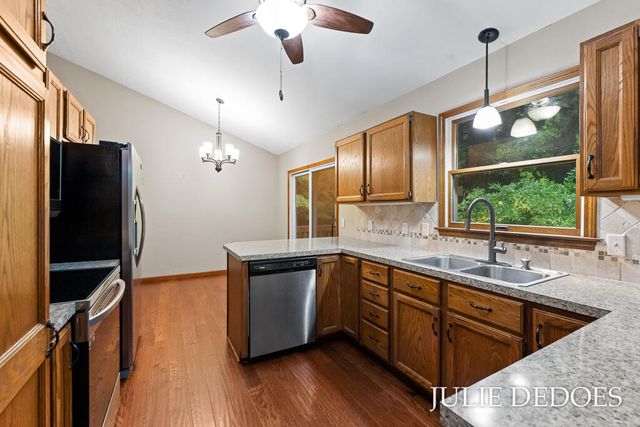 17722 148th Avenue, Spring Lake, MI 49456