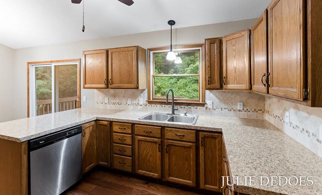 17722 148th Avenue, Spring Lake, MI 49456
