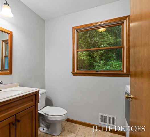17722 148th Avenue, Spring Lake, MI 49456
