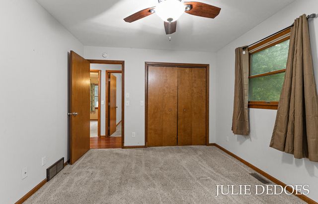17722 148th Avenue, Spring Lake, MI 49456