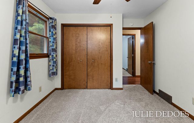 17722 148th Avenue, Spring Lake, MI 49456