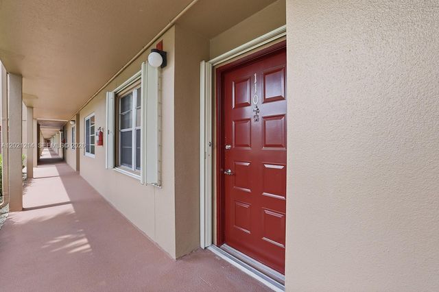 300 SW 130th Ter 110B, Pembroke Pines, FL 33027
