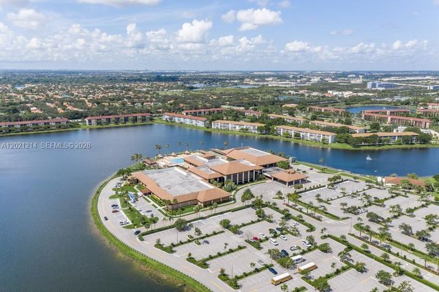300 SW 130th Ter 110B, Pembroke Pines, FL 33027