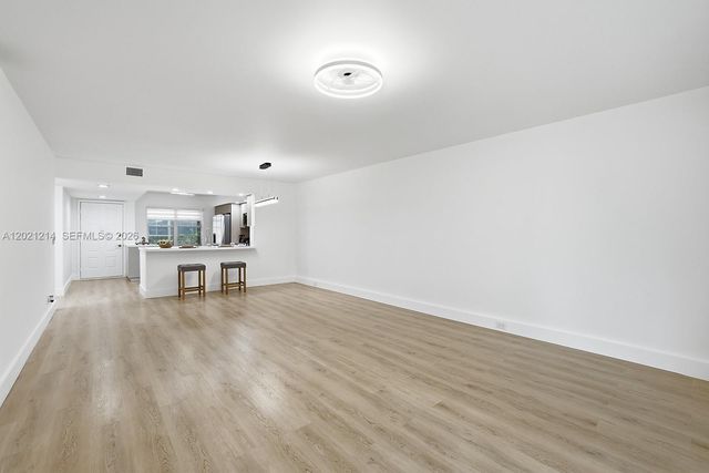 300 SW 130th Ter 110B, Pembroke Pines, FL 33027