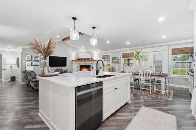 4401 Wagon Trace Cv, White Hall, AR 71602