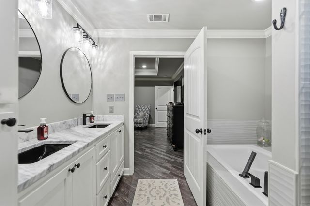 4401 Wagon Trace Cv, White Hall, AR 71602