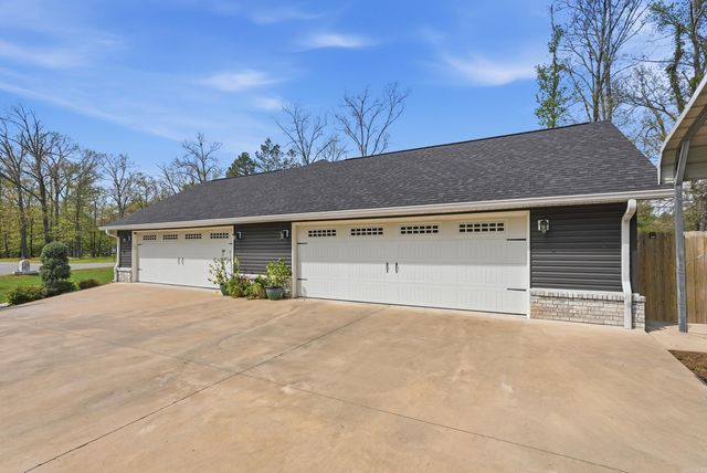 4401 Wagon Trace Cv, White Hall, AR 71602