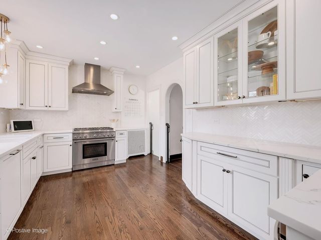 422 S Prospect Avenue, Elmhurst, IL 60126