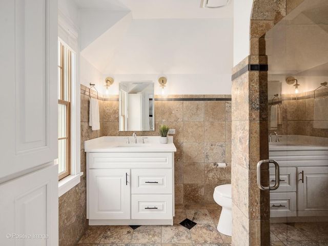 422 S Prospect Avenue, Elmhurst, IL 60126