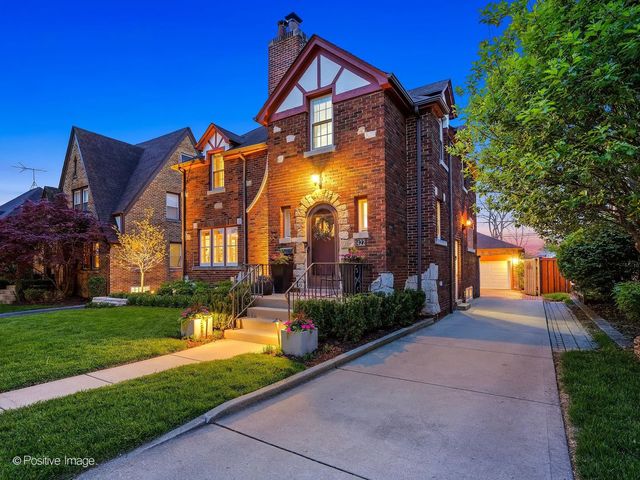 422 S Prospect Avenue, Elmhurst, IL 60126