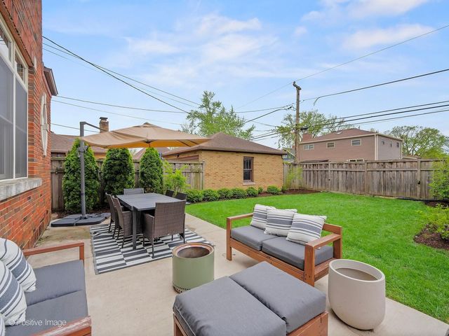 422 S Prospect Avenue, Elmhurst, IL 60126