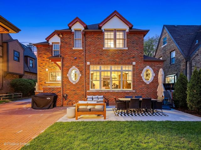 422 S Prospect Avenue, Elmhurst, IL 60126