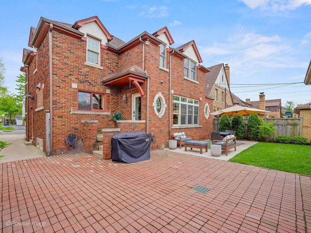 422 S Prospect Avenue, Elmhurst, IL 60126