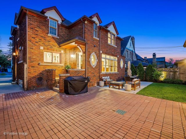 422 S Prospect Avenue, Elmhurst, IL 60126