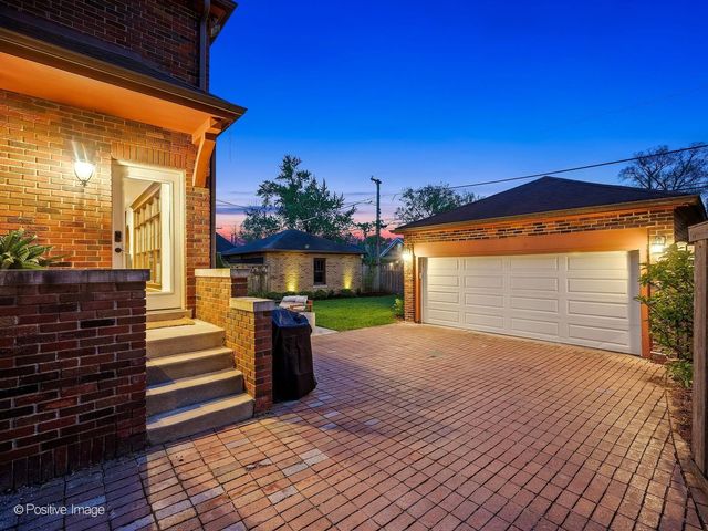 422 S Prospect Avenue, Elmhurst, IL 60126